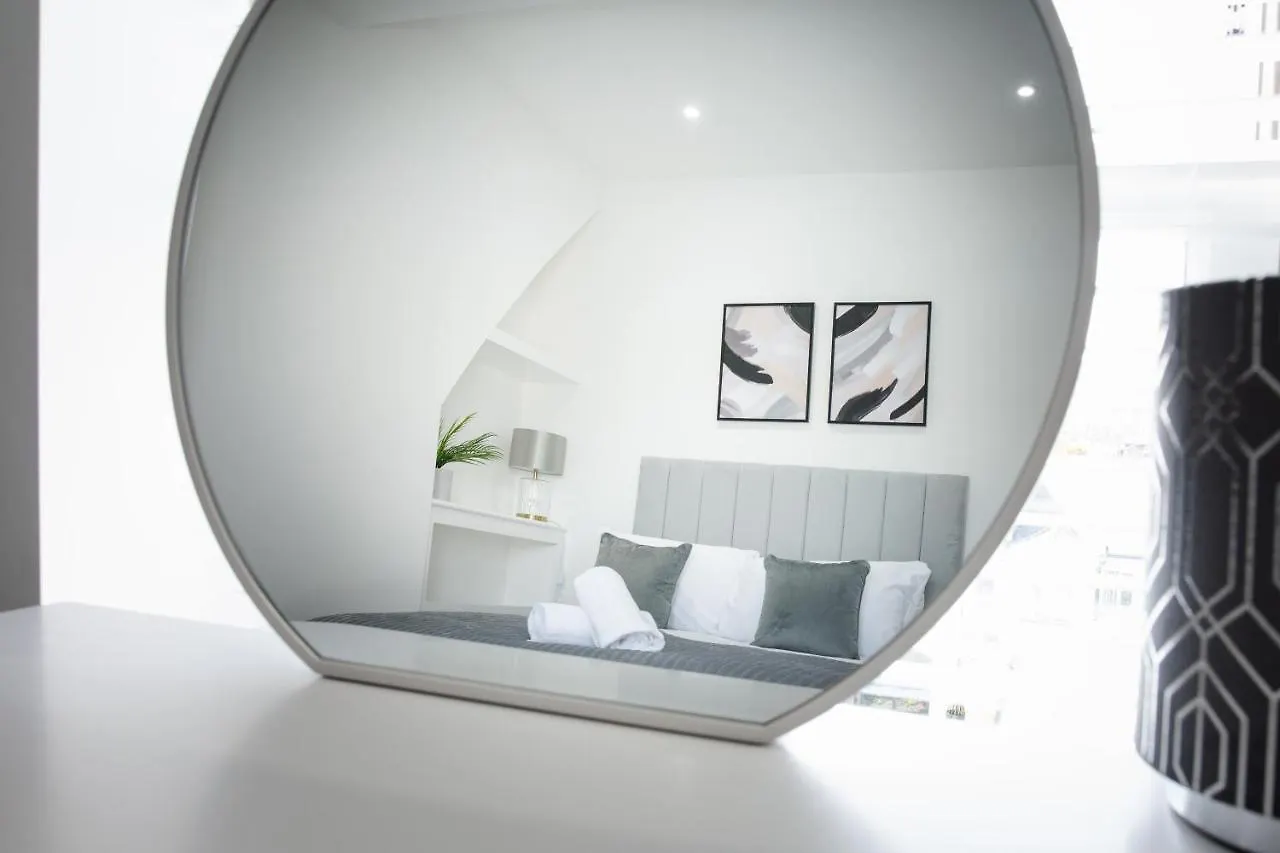 Designer Cardiff Apartments 0*,