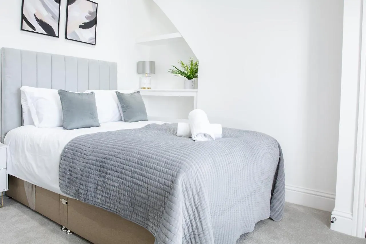 Designer Cardiff Apartments 0*,